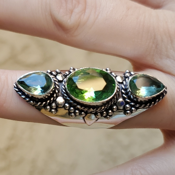 New Tsavorite 925 Silver Statement Ring. - Picture 5 of 16